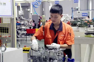 到义乌动力小镇吉利工厂去参观 佛堂小学师生感受现代工业的魅力