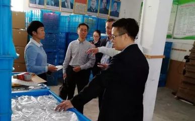 红旗飘扬,献礼祖国70华诞 | 曾秋永:来料加工经纪人,勤劳致富“领头雁”