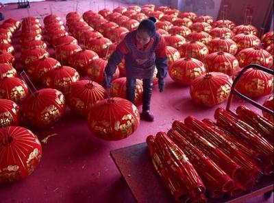 武义:大红灯笼迎来销售旺季