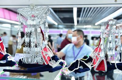 浙江省巾帼共富高质量发展来料加工推进会义乌举行
