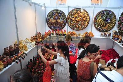 妇女来料加工精品在义乌展洽在义乌国际博览中心举行。