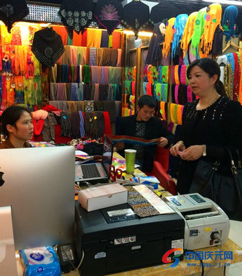 驻义办开展新一轮来料加工宣传活动--中国庆元网
